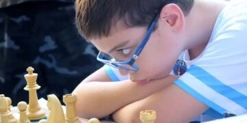Récord en el ajedrez: el argentino de 10 años Faustino Oro se convirtió en el maestro internacional más joven de la historia