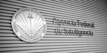 Milei ordenó la disolución de la Agencia Federal de Inteligencia y reflota la SIDE