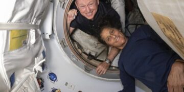 Astronautas de la NASA varados en el espacio