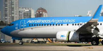 Por decreto, el Gobierno puso en marcha la desregulación del sector aerocomercial