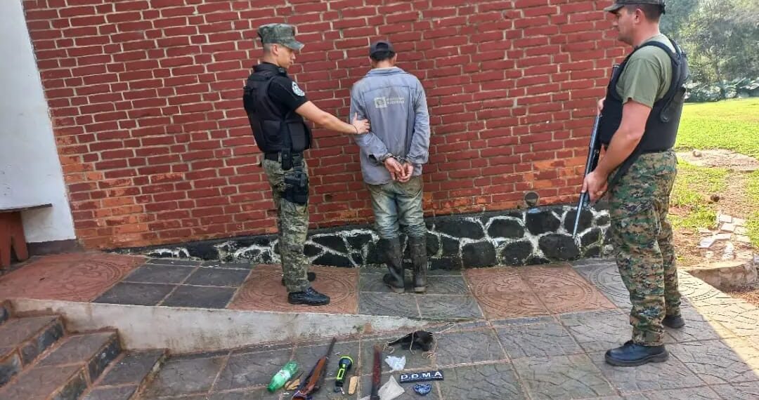 Atraparon a dos cazadores furtivos y le secuestraron armas de fuego