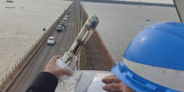 Puente Posadas-Encarnación: retoman los trabajos de reparación del alumbrado público