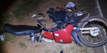 Jardín América: motociclista perdió la vida tras choque frontal con un auto