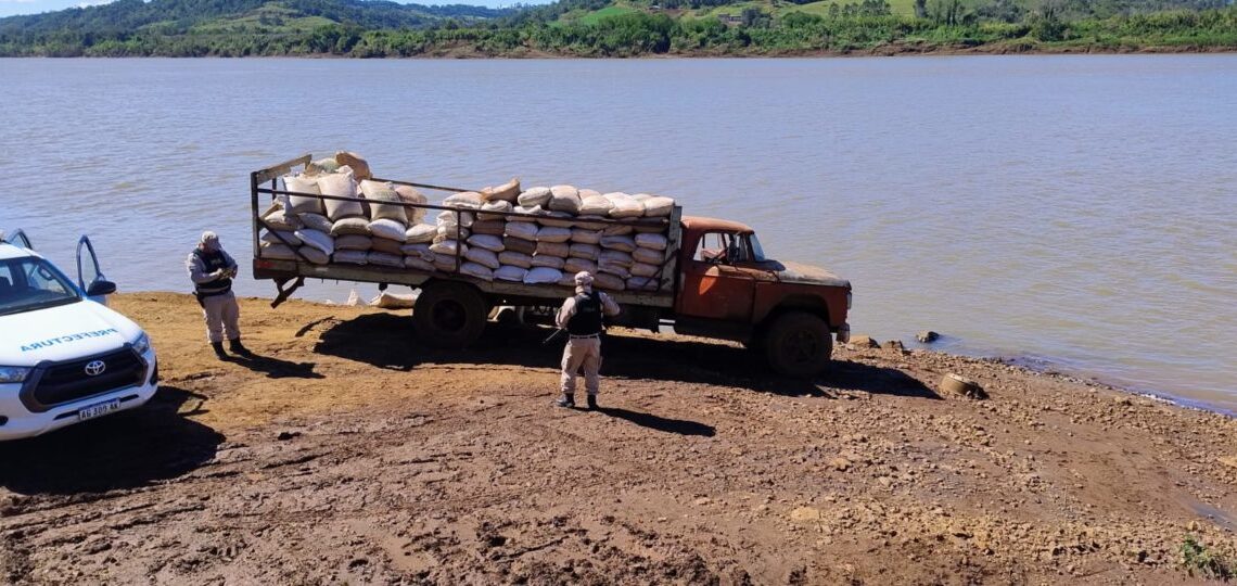 Incautaron más de siete toneladas de soja en El Soberbio
