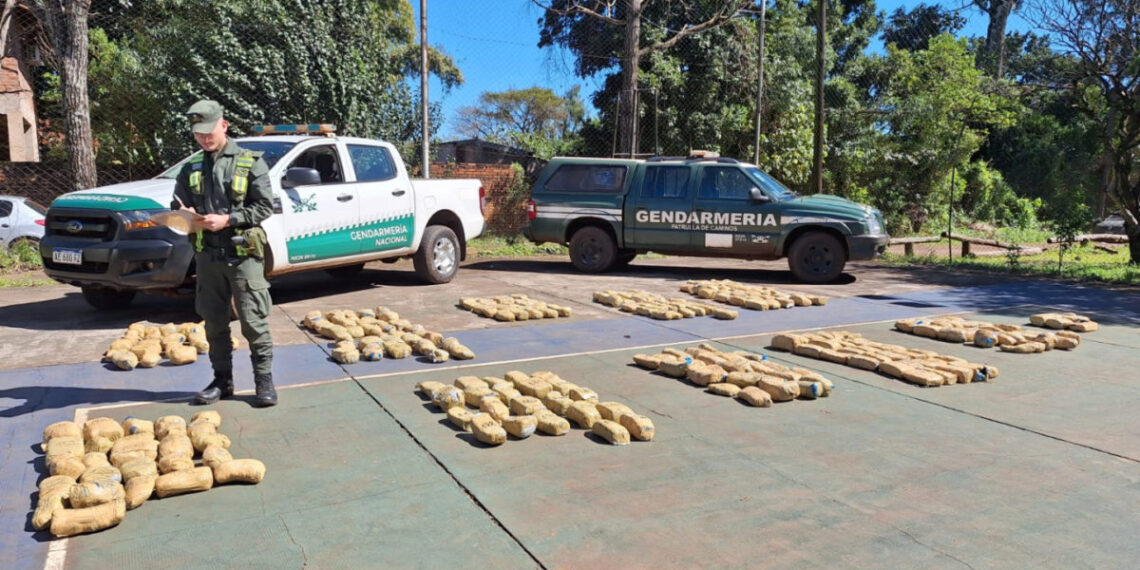 Hallaron más de 320 kilos de marihuana abandonados a la vera del río Paraná