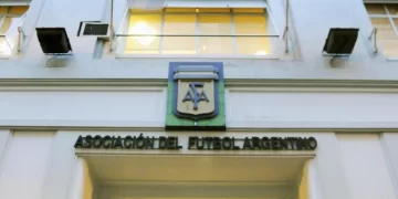 Milei reglamentó las Sociedades Anónimas Deportivas y sube la confrontación con “Chiqui” Tapia