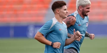 De Paul, Simeone y Griessman dieron la bienvenida a Julián Álvarez en el Atlético