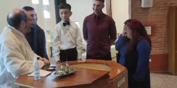 Viral: la respuesta de un niño en un bautismo cuando le preguntaron si deseaba ser cristiano