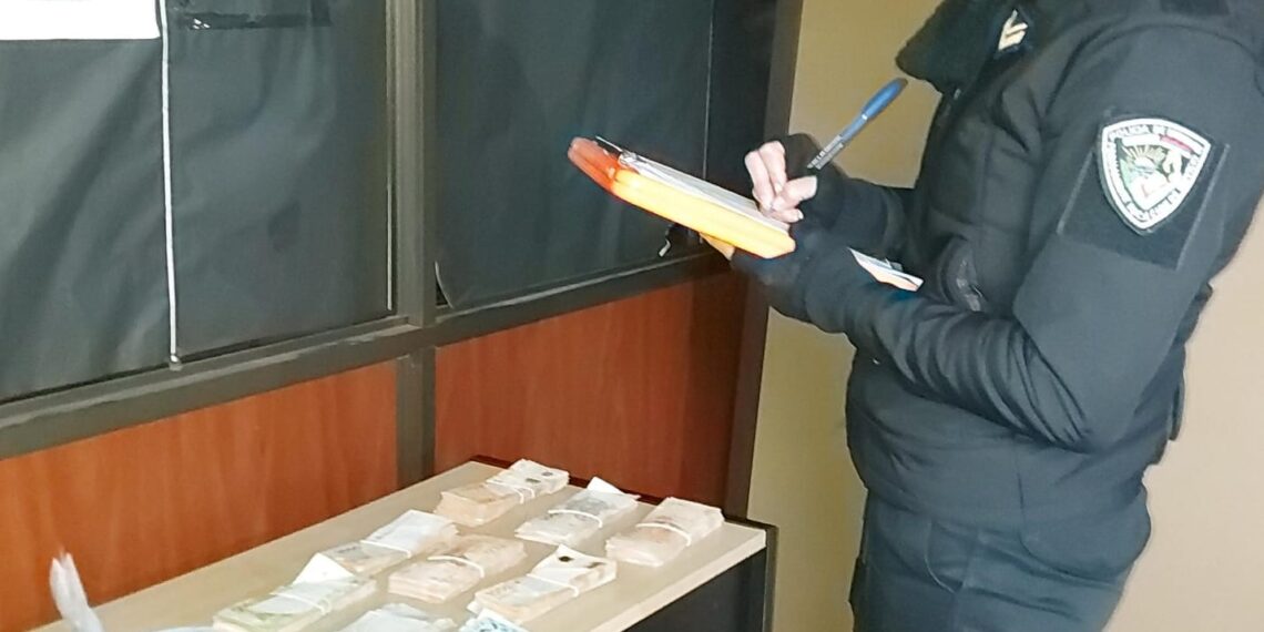Se alzó con más de un millón de la verdulería donde trabajaba: se recuperó el dinero y fue demorado