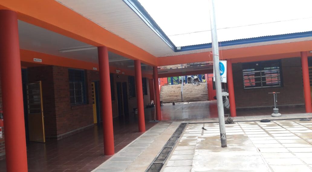 Trabajan en la reparación y el mantenimiento de escuelas a lo largo de la provincia