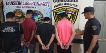 Jardín América: tres hombres fueron detenidos tras asaltar con un arma de utilería a un adolescente