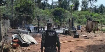 Incendio fatal en Montecarlo: dos menores fallecidos