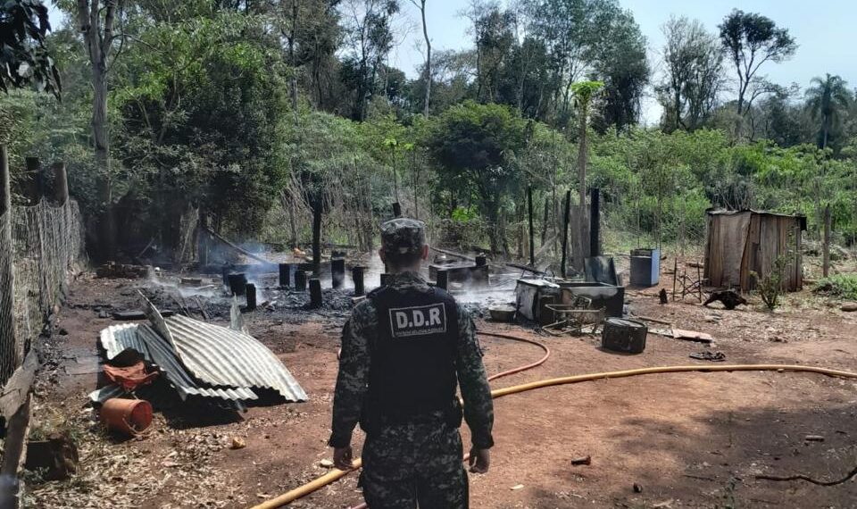 Incendio fatal en Montecarlo: dos menores fallecidos