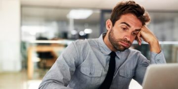 Argentina lidera el ránking de trabajadores aburridos: cuáles son las causas