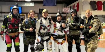 Dos paracaidistas argentinos rompieron un récord mundial con un salto nocturno desde la estratósfera