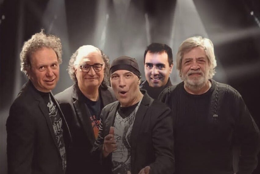 Los Náufragos llegan Posadas en una noche del recuerdo y a puro baile