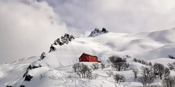 Avalancha en Bariloche: rescataron con vida a un turista que pasó la noche tapado por la nieve