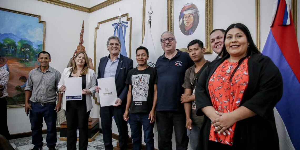 Passalacqua firmó convenio con el INAI para el registro de comunidades indígenas