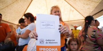 Posadas: más de 70 familias recibieron su título de propiedad