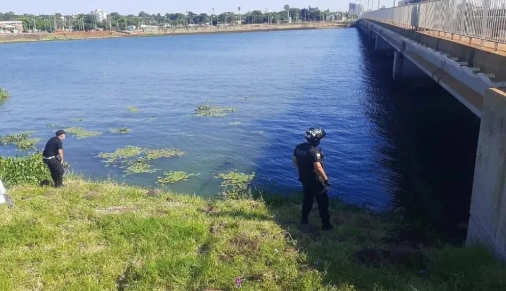 Rescataron a una mujer que cayó al arroyo Zaimán