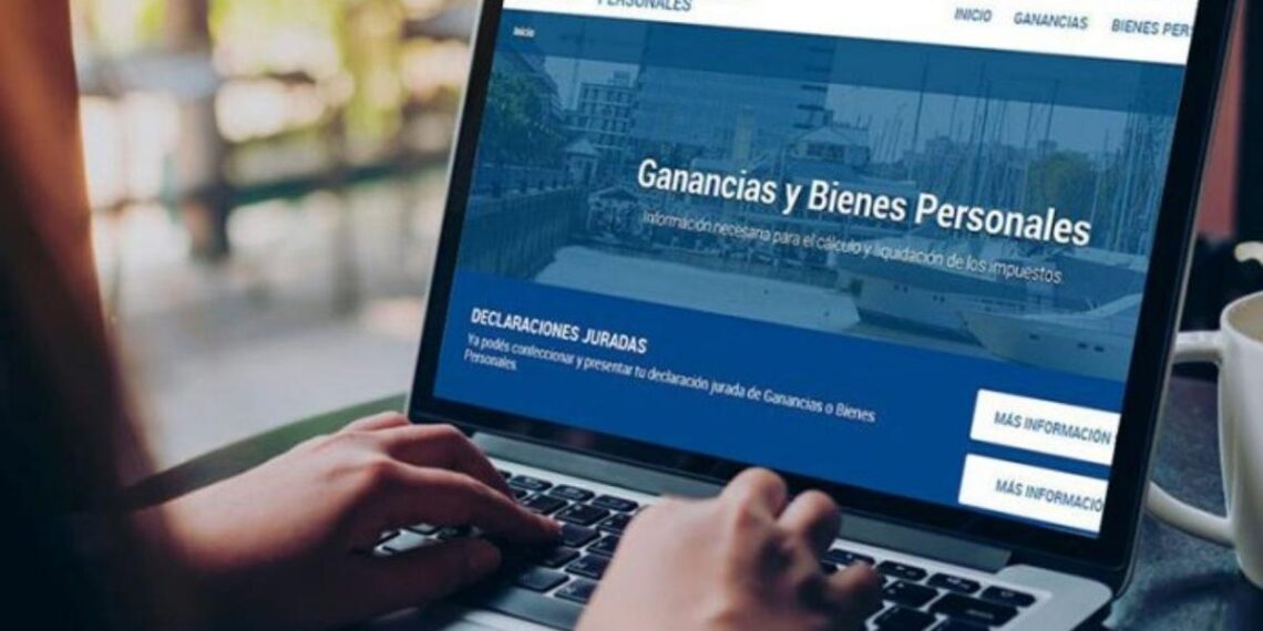 AFIP inicia la devolución de Impuesto a las Ganancias y Bienes Personales para dólar tarjeta y dólar ahorro