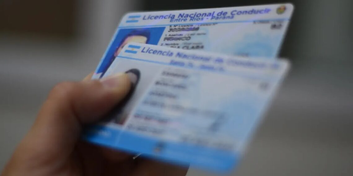 Ya no habrá que ir personalmente a renovar la licencia de conducir: cómo es la reforma que prepara el gobierno nacional