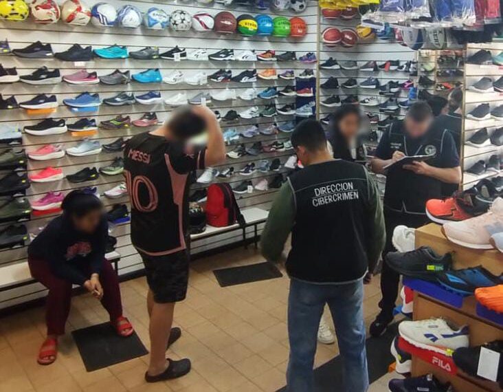 Pareja detenida tras intentar realizar una compra millonaria con tarjeta de crédito robada