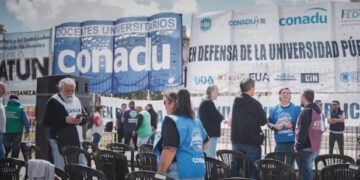 Comenzó el paro de docentes y no docentes universitarios y se multiplican las tomas de facultades