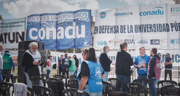 Comenzó el paro de docentes y no docentes universitarios y se multiplican las tomas de facultades