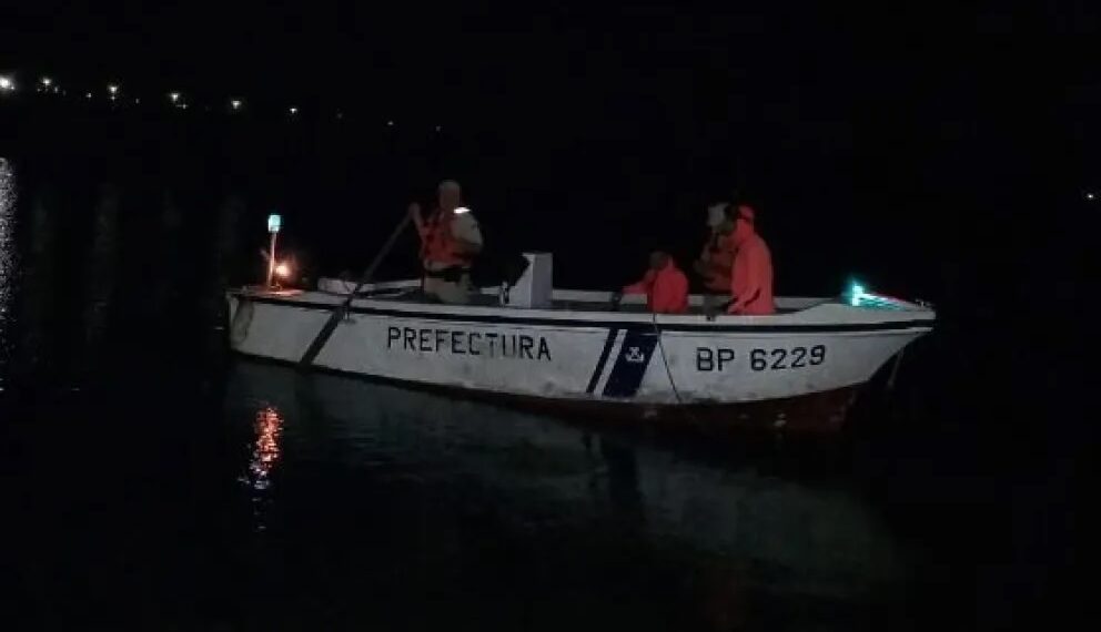 Buscan a pescador desaparecido tras caer al arroyo Mártires en Posadas