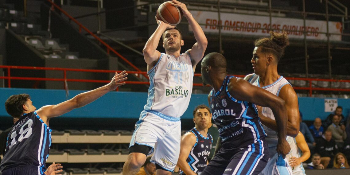 Básquet: OTC comenzó la temporada con un triunfo sobre Peñarol