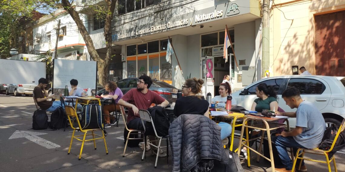 Paran los docentes universitarios de todo el país en rechazo al recorte presupuestario