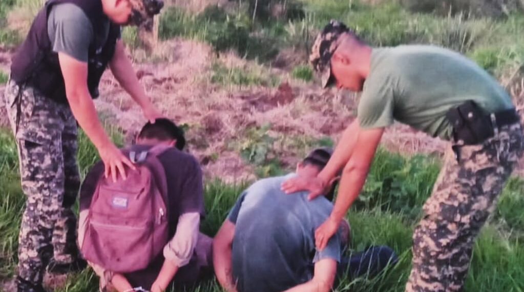 Policías arrestaron a dos hombres armados por intento de robo de ganado en Paraje Pindapoy