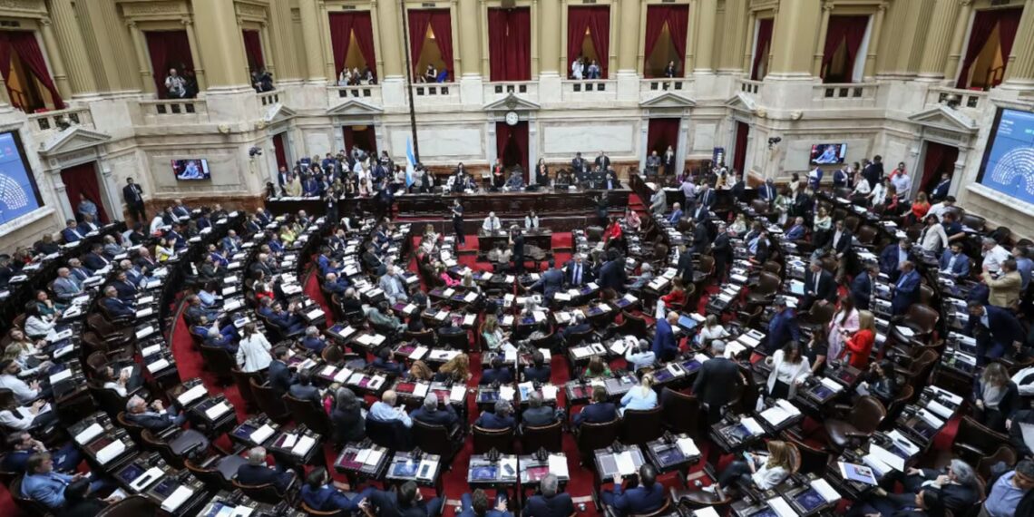 Presupuesto 2025: el oficialismo negocia con gobernadores para conseguir un dictamen de mayoría