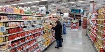 El costo de la canasta básica en octubre: una familia necesitó $986.586 para no caer en la pobreza