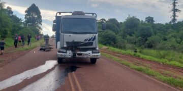 Andresito: dos motociclistas fallecieron tras chocar con un camión