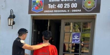 Robó, se escondió debajo de la cama y fue detenido