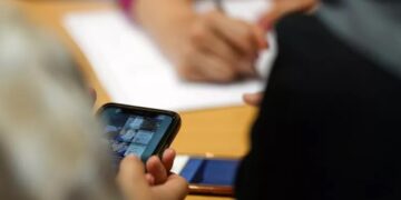 El San Basilio prohibió a los alumnos ingresar al colegio con celulares
