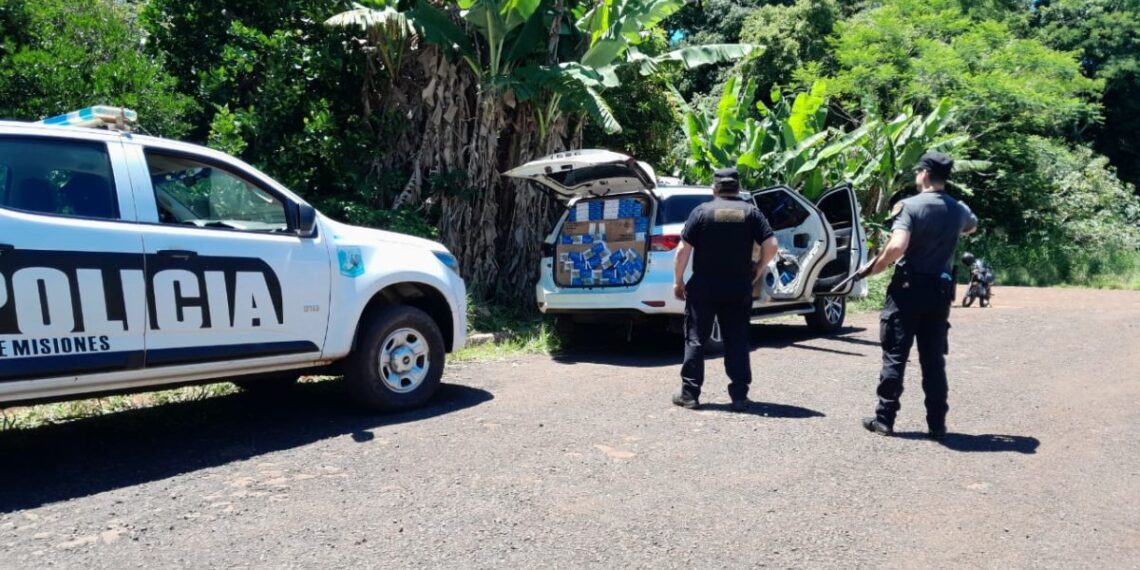 Persecución policial culminó con el secuestro de una camioneta robada y cargada con 15 mil atados de cigarrillos