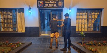 Delincuente se ofreció para ayudar en una mudanza y robó una mochila con dinero: fue detenido