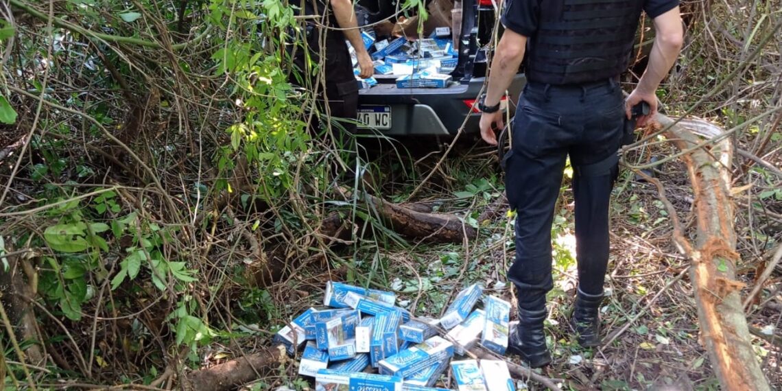 Secuestraron dos vehículos robados abarrotados de cigarrillos en Santiago de Liniers