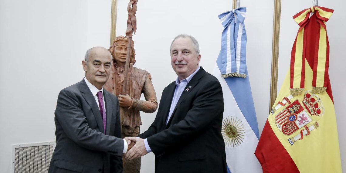 Passalacqua recibió al ex director del Centro Universitario de la Guardia Civil de España