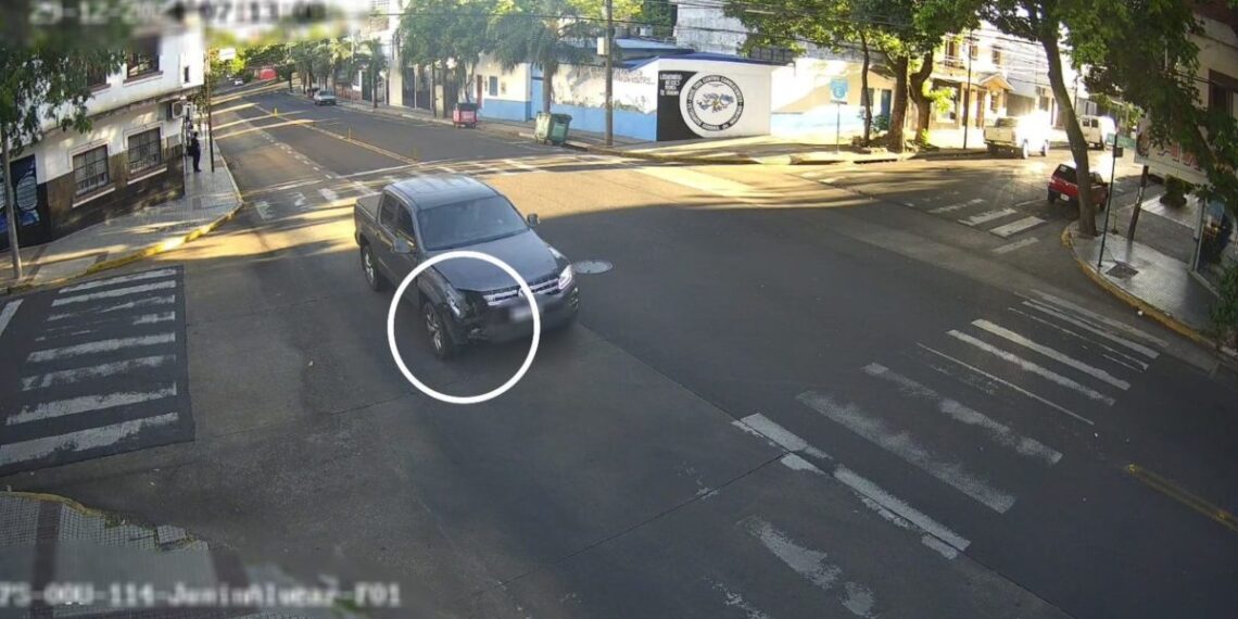 Ubicaron un vehículo que se fugó tras múltiples colisiones