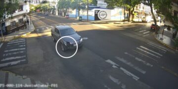 Ubicaron un vehículo que se fugó tras múltiples colisiones