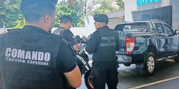 Conducía alcoholizado e intentó coimear a la patrulla: fue detenido junto a una mujer que agredió a una agente
