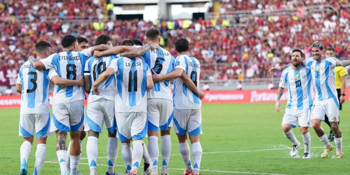 El ranking con los 100 futbolistas destacados de 2024: en qué puesto quedó Messi y quién es el mejor argentino