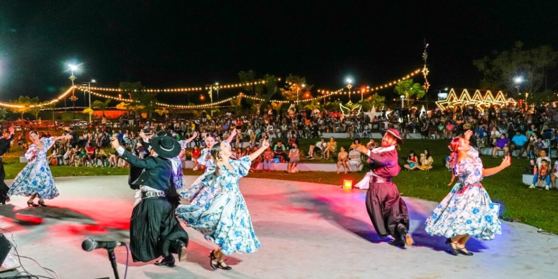 Posadas vivió a plenos una noche de música y danza en el Parque de las Fiestas