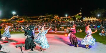Posadas vivió a plenos una noche de música y danza en el Parque de las Fiestas