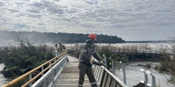 Por la crecida del río Iguazú continúa cerrado el acceso a Garganta del Diablo en Cataratas