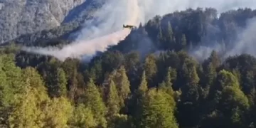 Un incendio en el Parque Nacional Nahuel Huapi genera una nube de humo que afecta a Bariloche